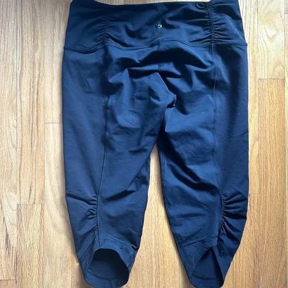 Lululemon sz 10 black crop leggings with cinch ties great pre owned condition - Picture 5 of 9